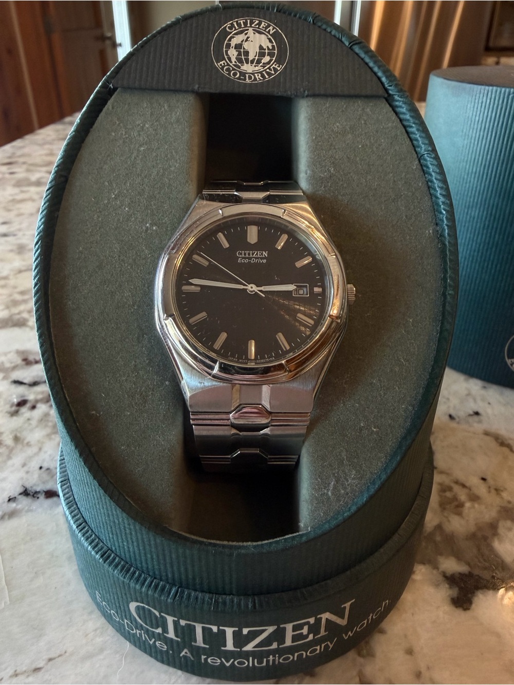 CITIZEN ECO-DRIVE E110-S008697 S. STEEL BLACK DIAL WATCH 35MM W/BOX & LINKS